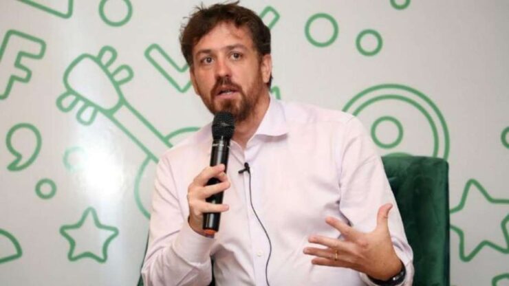 По мнению гендиректора WhatsApp, Apple пиарит iMessage и унижает WhatsApp, потому что боится, что пользователи уйдут на Android, где iMessage нет. Фото.