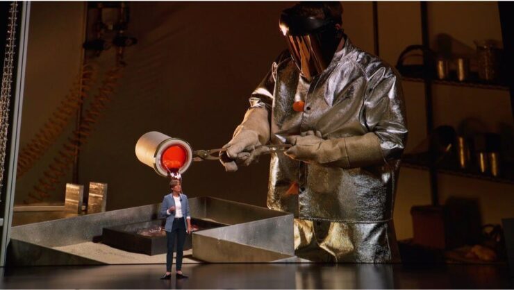 Из чего делают MacBook. Сейчас Apple переплавляет для MacBook совершенной другой алюминий, он дороже, чем тот, что применяется в банках. Из чего делают MacBook. Сейчас Apple переплавляет для MacBook совершенной другой алюминий, он дороже, чем тот, что применяется в банках. Фото.