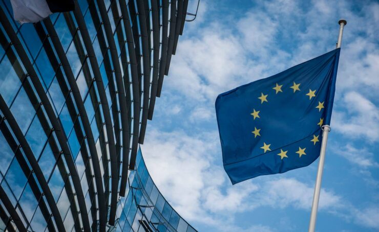 Apple против Spotify. Еврокомиссия настроена очень скептически в отношении Apple. Фото.