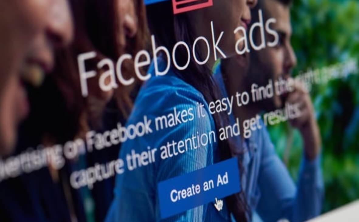 Facebook — одна из крупнейших в мире рекламных сетей, но она рискует потерять часть клиентов, которых может переманить Google. Фото.