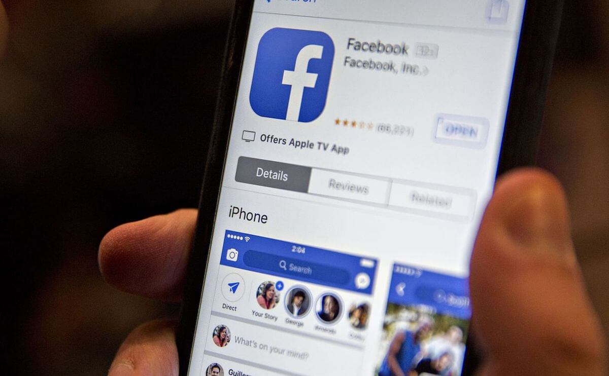 Большинство пользователей взаимодействуют с Facebook через мобильное приложение, и это пугает руководство социальной сети. Фото.