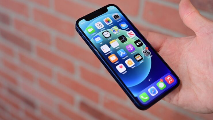 iPhone 12 mini не пользуется высоким спросом, но iPhone 12 и 12 Pro перебивают его. Фото.