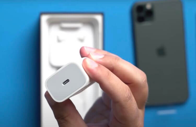 Apple оштрафовали за отсутствие зарядки в коробке с iPhone 12. Фото.