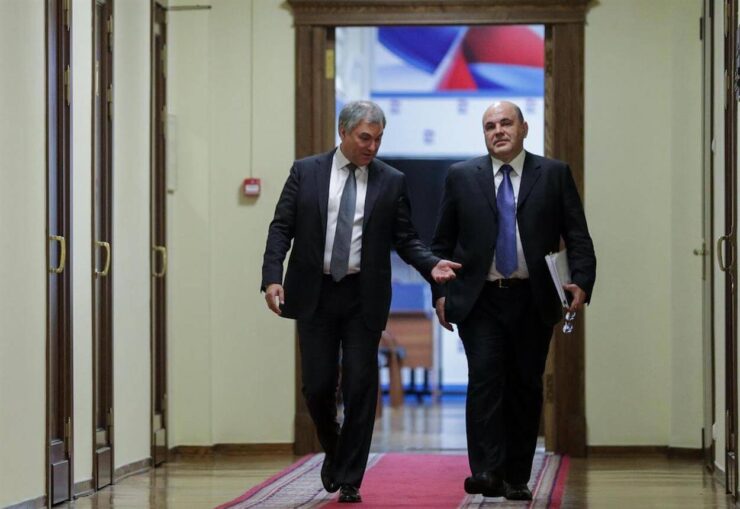 Для Apple сделали большое исключение, позволив ей не устанавливать, а просто рекомендовать софт. Несомненно, что решение принималось на самом верху. Фото.