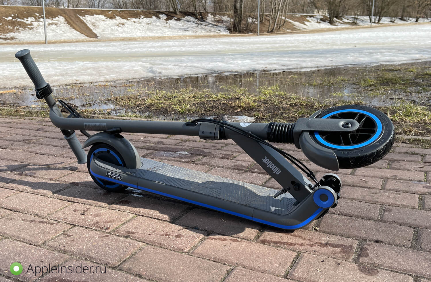 Обзор самоката Segway-Ninebot eKickScooter Zing E10. Самокат можно сложить буквально за несколько секунд. Обзор самоката Segway-Ninebot eKickScooter Zing E10. Самокат можно сложить буквально за несколько секунд. Фото.