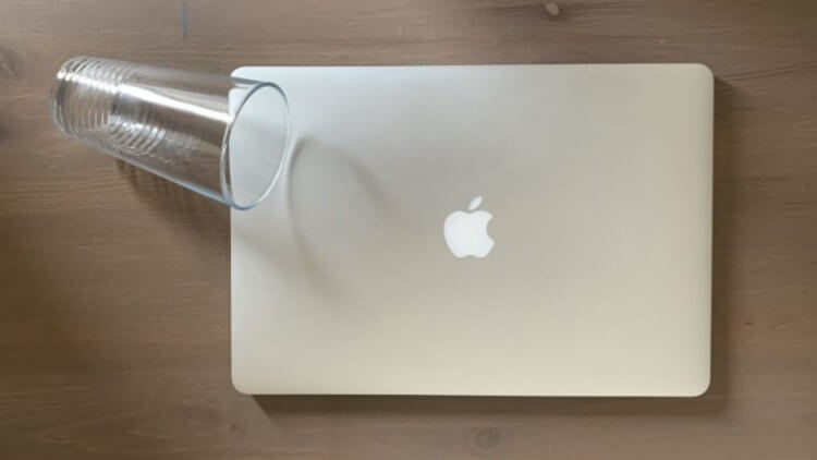 Что делать, если пролил воду на клавиатуру MacBook: советы специалистов. Что делать, если пролил воду на клавиатуру MacBook: советы специалистов. Фото.
