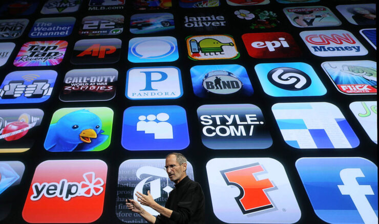 Поначалу Джобс был против сторонних приложений в App Store, но потом уступил. Фото.