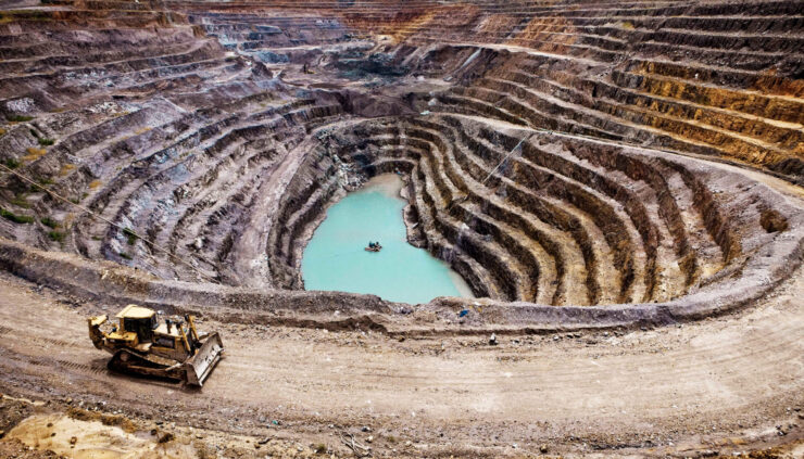 Почему Apple убрала зарядник. Всего за полгода Apple сэкономила 861 тысячу тонн полезных ископаемых, отказавшись от зарядника в комплекте с iPhone. Фото.