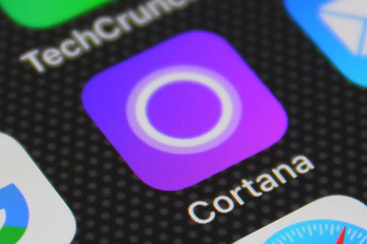 Что лучше — Siri или Microsoft Cortana. 31 апреля приложение Cortana удалили из App Store. Что лучше — Siri или Microsoft Cortana. 31 апреля приложение Cortana удалили из App Store. Фото.