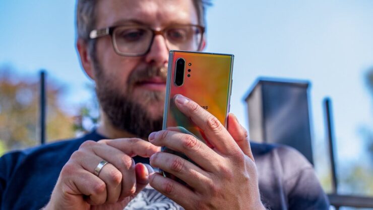 Samsung начала оснащать свои смартфоны лидерами ещё 2 года назад, но потом поняла, что смысла в этом нет. Фото.