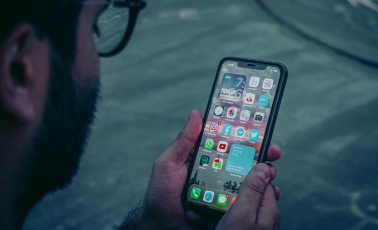 Новые функции iOS 14.5. iOS 14.5 — очень масштабное обновление, и нововведений в его составе очень много. Фото.