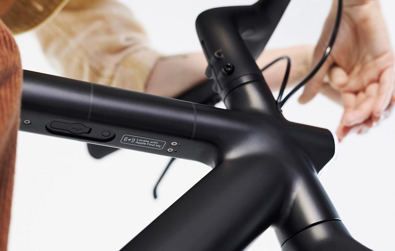 Со следующей недели все устройства, поддерживающие Локатор, будут маркироваться соответствующим образом. Фото.