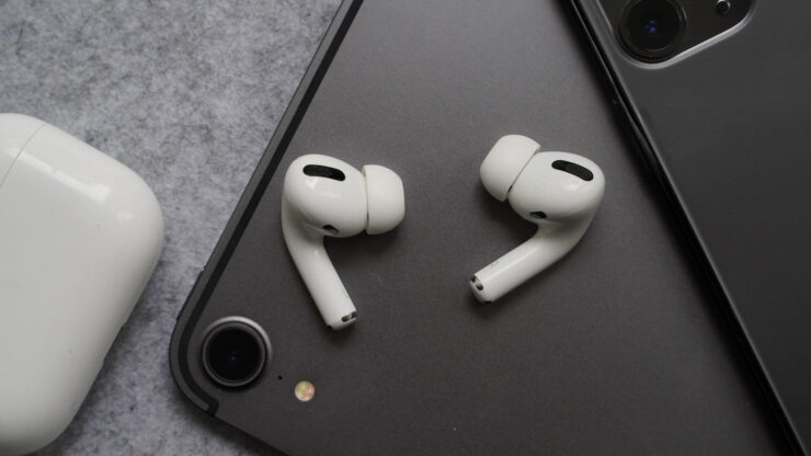 AirPods совместимы с lossless-музыкой, но не способны раскрыть весь её потенциал. Фото.