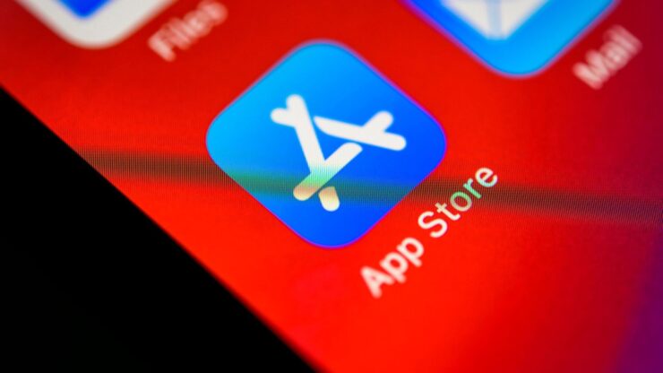 С 2012 года количество поддельных приложений в App Store только увеличилось. Фото.
