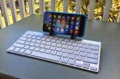 Гибрид бульдога с носорогом: Apple засветила iPhone с физической клавиатурой. Фото.