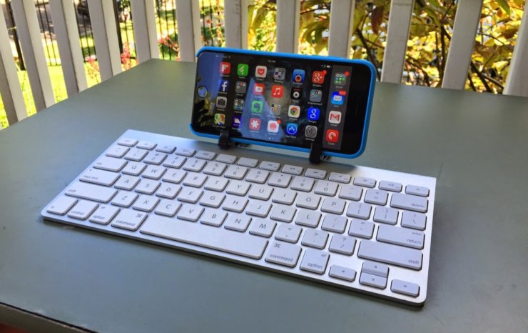 Гибрид бульдога с носорогом: Apple засветила iPhone с физической клавиатурой. iPhone с внешней клавиатурой — кому он вообще нужен? Фото.