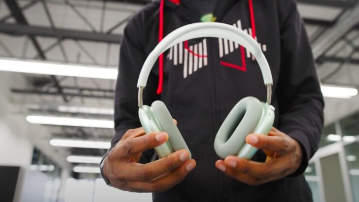 Apple не торопится создавать AirPods Max, потому что не до конца понимает их востребованность. Фото.