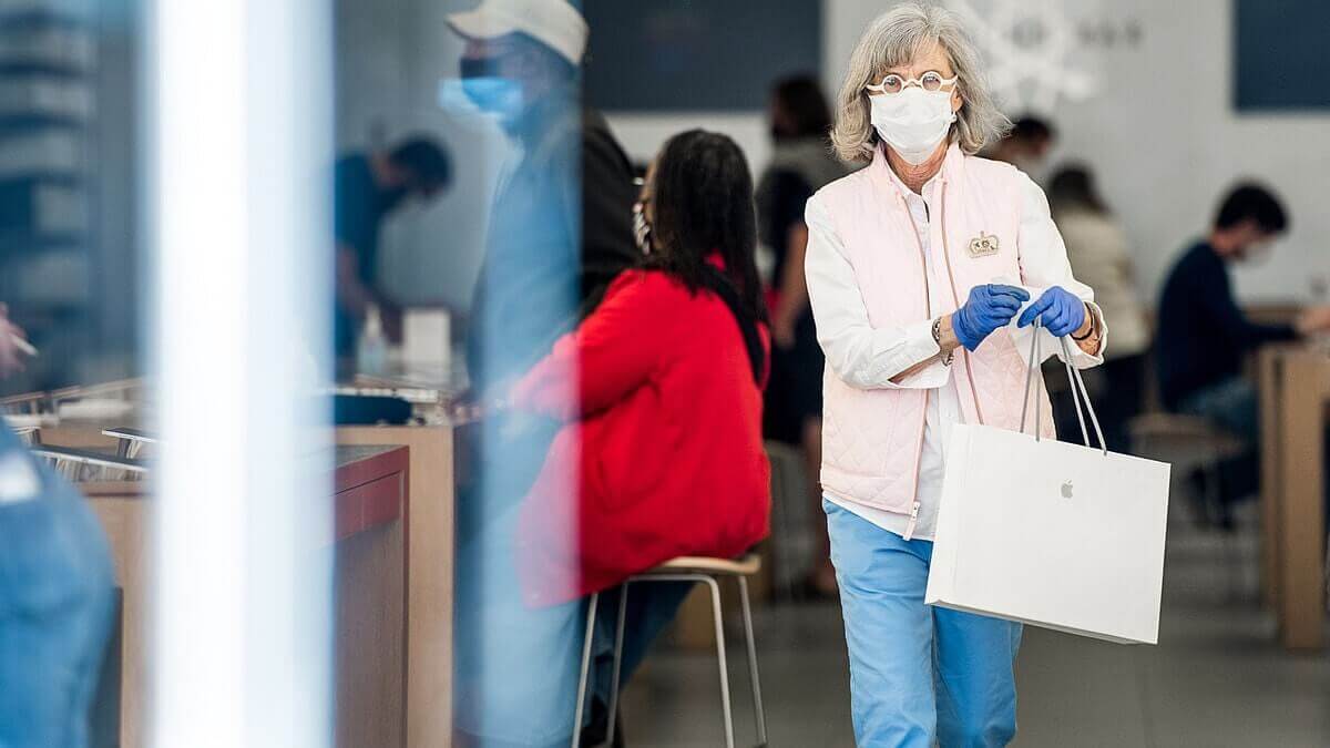 Какие исключения Apple сделает для своих клиентов, привитых от COVID-19. Фото.