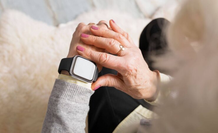 Выявлять деменцию и болезнь Альцгеймера с помощью гаджетов оказалось проще. Фото.