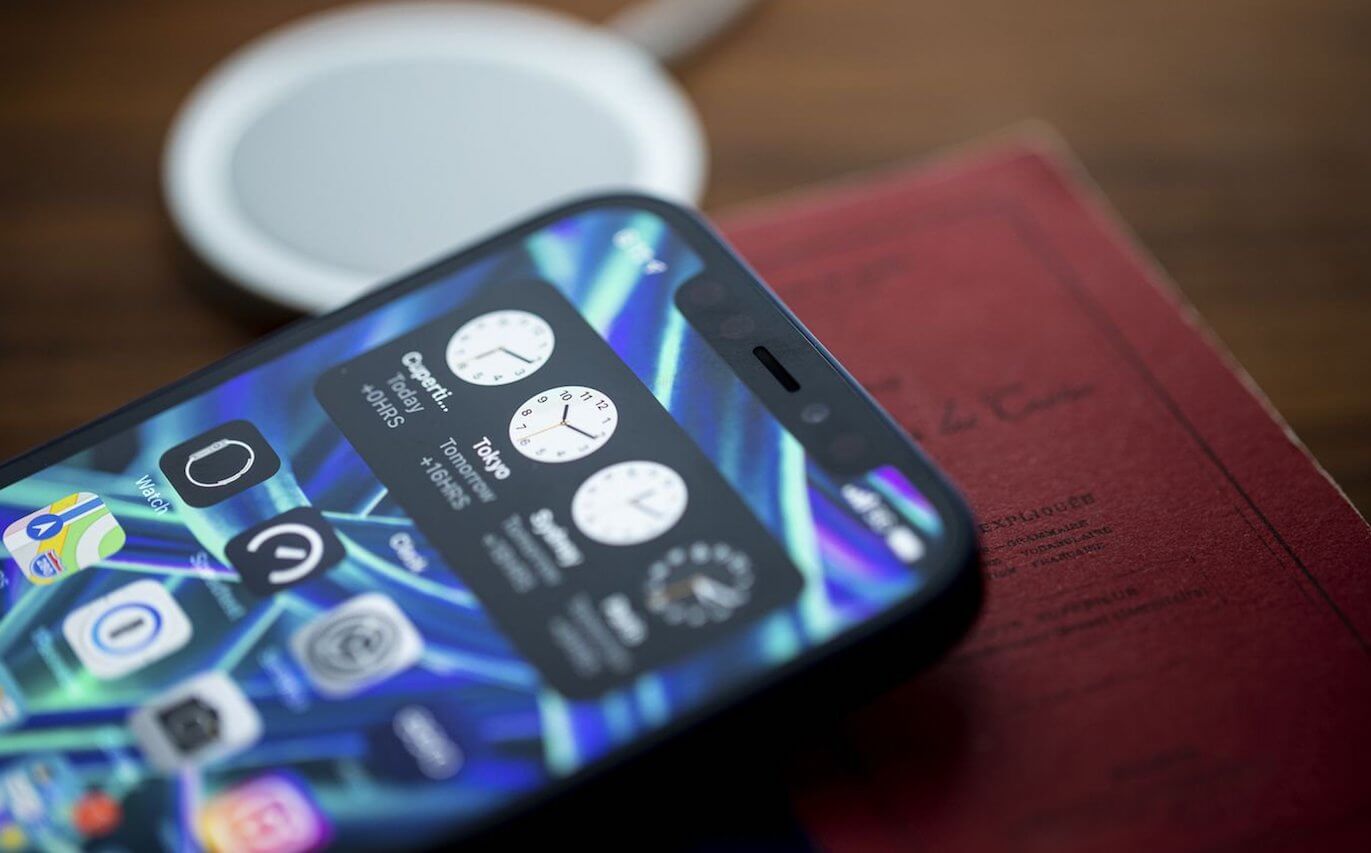 Apple зарегистрировала iPhone 13 в России. Почему так рано? Фото.