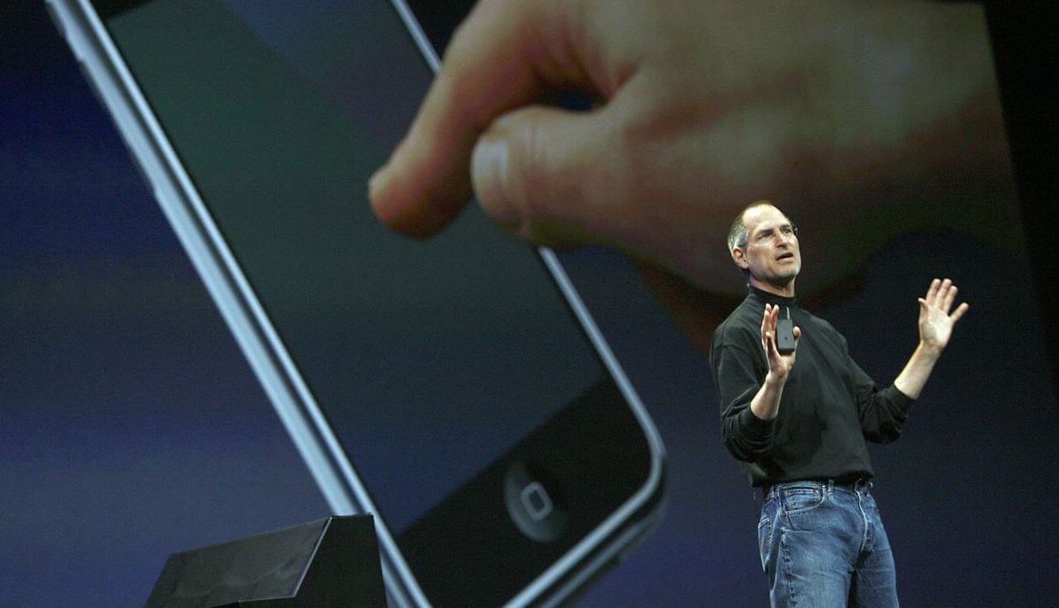 Первый iPhone оказался большим молодцом, но ведь дело не в фактическом быстродействии. Фото.