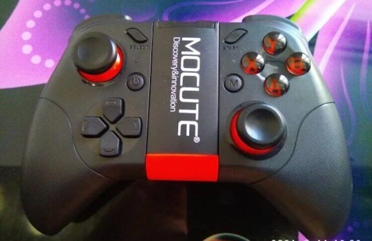 Какой контроллер для iPhone купить. Довольно стильный геймпад, как по мне. Фото.