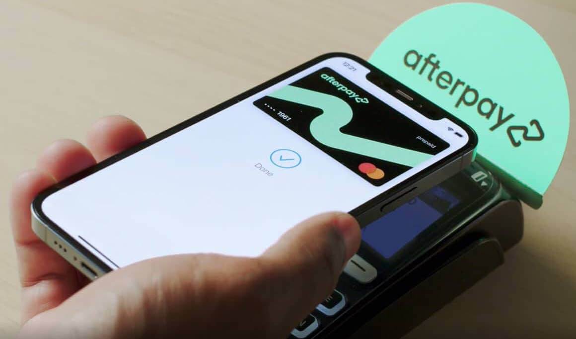 В США уже есть сервисы покупок в рассрочку вроде Afterpay или Affirm, а Apple Pay Later составит им конкуренцию. Фото.