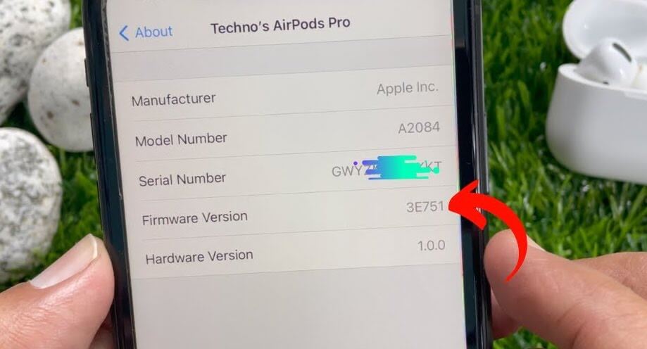 Обращайте внимание на номер прошивки. Это единственный более-менее рабочий способ отличить подделку от оригинала. Фото.