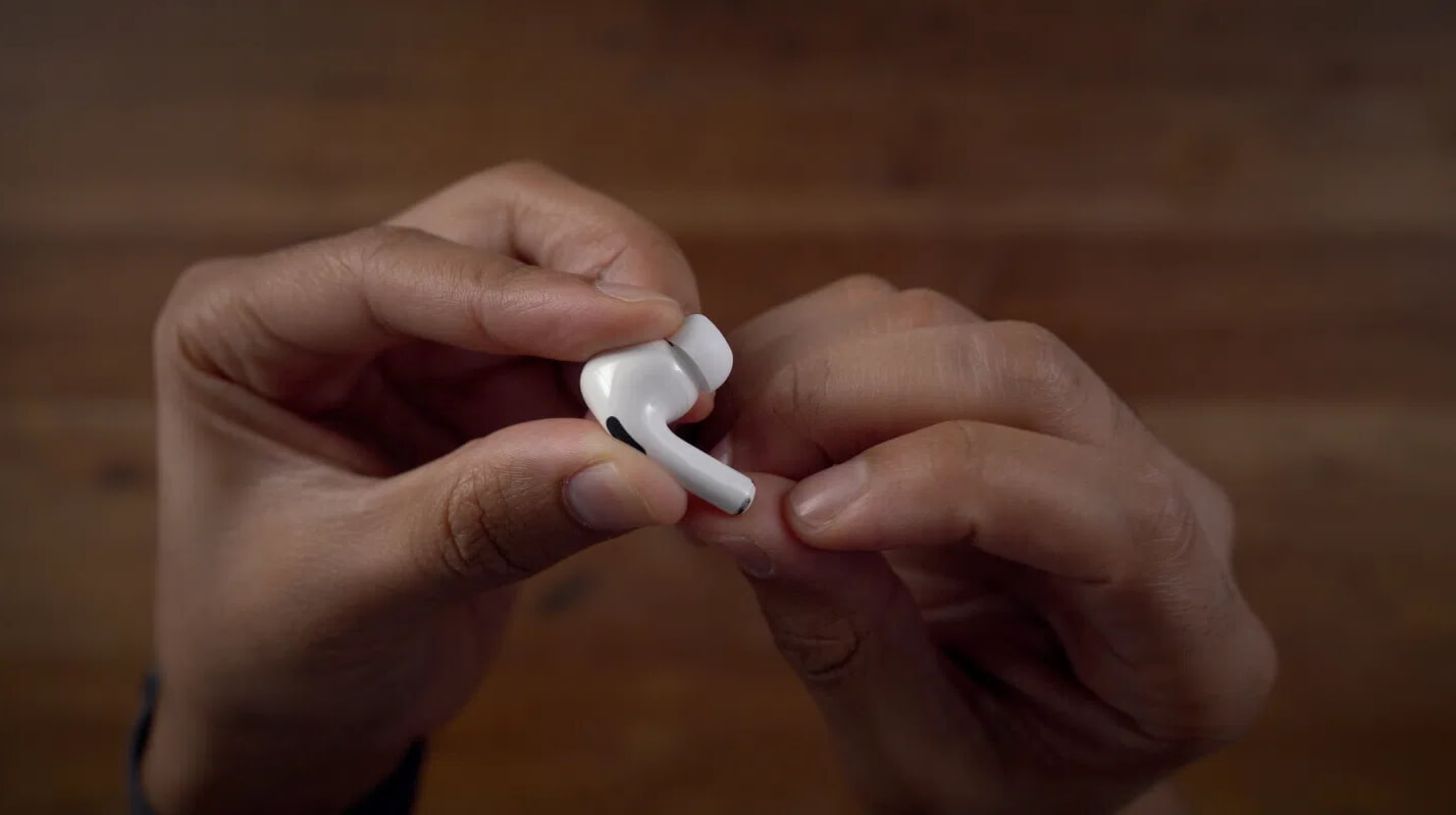 Apple выпустила бета-версию прошивки AirPods Pro. Что нового и как установить. Фото.
