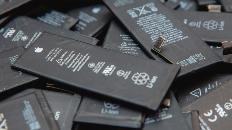 Кобальт в аккумуляторах Apple — это позор, считает Маск. Фото.