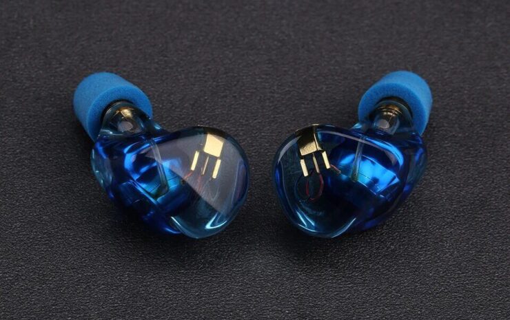 Арматурные наушники с Алиэкспресс. Эти наушники поставляются с пенными амбушюрами с эффектом памяти. Арматурные наушники с Алиэкспресс. Эти наушники поставляются с пенными амбушюрами с эффектом памяти. Фото.