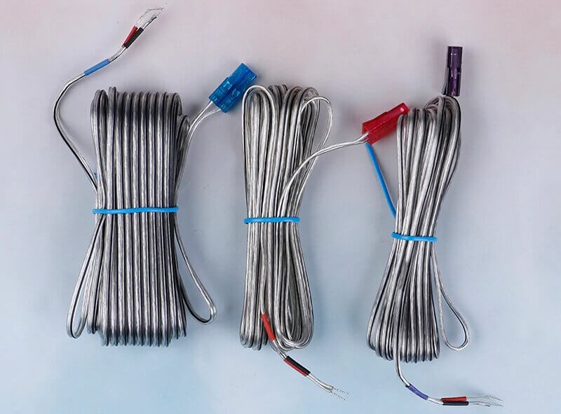 В комплекте с моим домашним кинотеатром были вот такие провода, но за годы простоя они куда-то подевались. Фото.