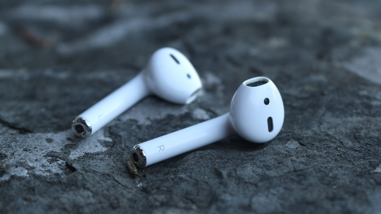 AirPods 1 и 2 поколений покупали и без амбушюр. Значит, и 3-ю модель тоже купят. Фото.