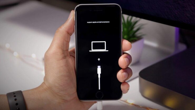 Для начала вам потребуется научиться вводить своё устройство в режим восстановления. Фото.