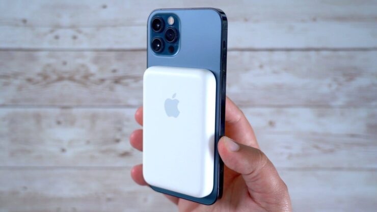 MagSafe Battery Pack активирует реверсивную зарядку в iPhone только при подключении к розетке, и это правильно. Фото.