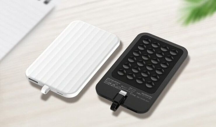 Внешний аккумулятор для iPhone. Батарейка крепится к iPhone вот на этих присосках. Фото.