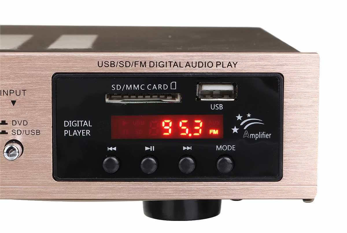 Усилители бывают разные, но смотрите, чтобы ваш имел разъёмы для подключения оголённых проводочков. Фото.