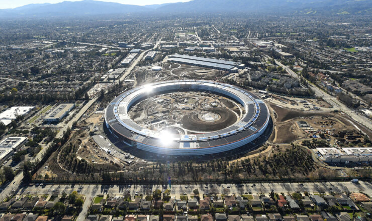 Зачем Apple свой 5G. Apple планирует сама контролировать процесс разработки и производства 5G-модемов. Фото.