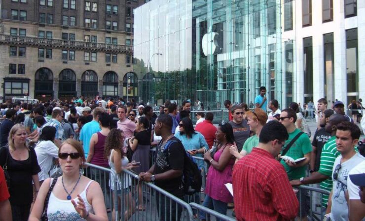 Почему техника Apple такая классная? У неё есть секрет. Вы видели очереди за техникой Samsung или LG? А за Apple люди выстраиваются в очереди за несколько дней до начала продаж. Почему техника Apple такая классная? У неё есть секрет. Вы видели очереди за техникой Samsung или LG? А за Apple люди выстраиваются в очереди за несколько дней до начала продаж. Фото.