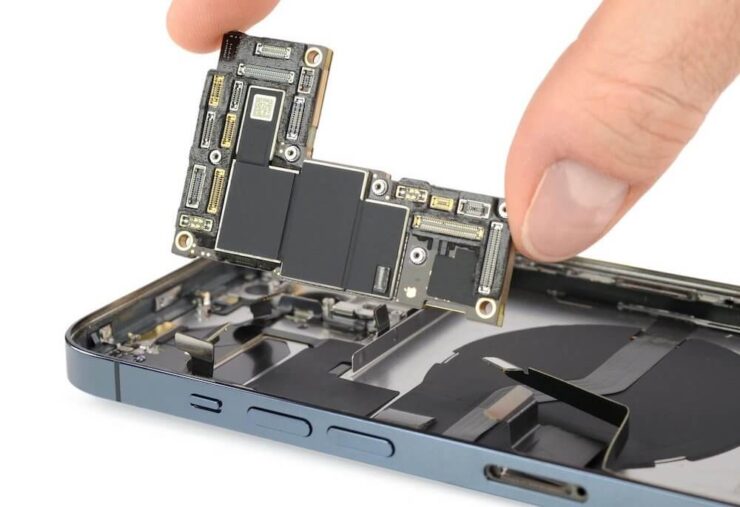 5G-модемы Apple. Apple вынуждена закупать модемы с поддержкой 5G у Qualcomm. Фото.