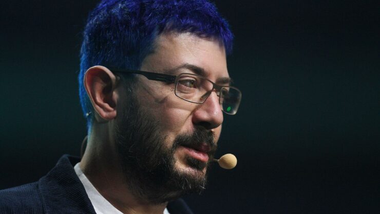 Телеграм-канал Артемия Лебедева. Дизайнер всея Руси любит крепкое словцо и неоднозначен как личность, но почитать его интересно. Фото.