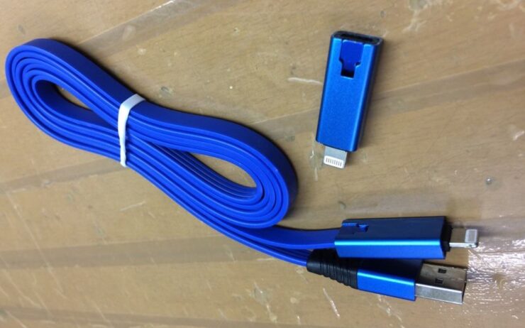 Снимаете коннектор-клипсу и режете. Фото.