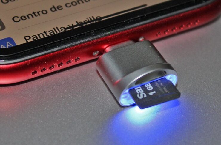 Подойдёт любая карточка MicroSD. Фото.