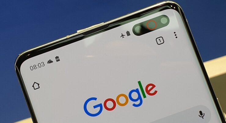 Кружочком обозначен ToF-сенсор, который отвечает за 3D-сканирование лица в Galaxy S10 5G. Он занимает намного меньше места, чем Face ID. Фото.