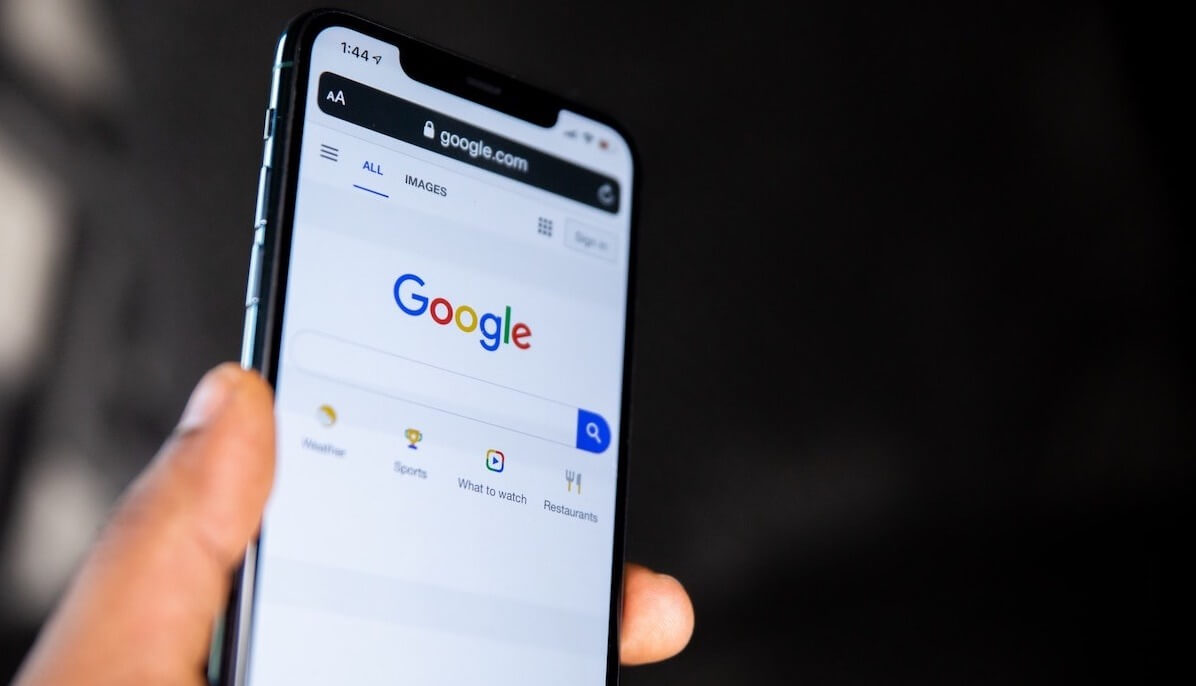 Собственный поисковик Apple не выйдет в этом году. Это точно. Фото.