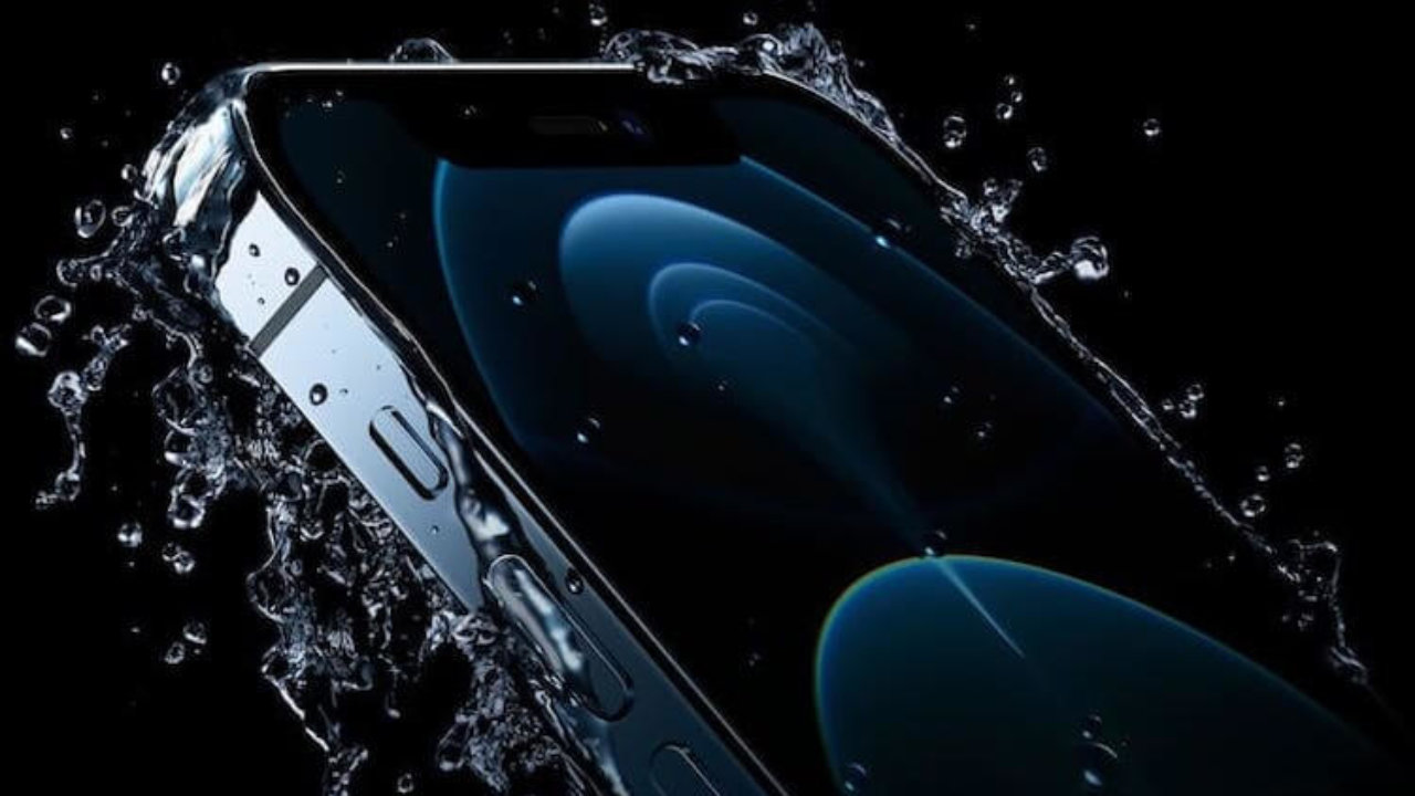 Что делать, если телефон упал в воду. Опасно ли это | AppleInsider.ru