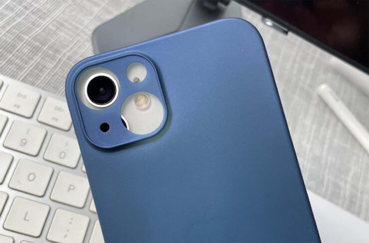 Вот такой расположение камер будет у базового iPhone 13 и iPhone 13 mini. Фото.