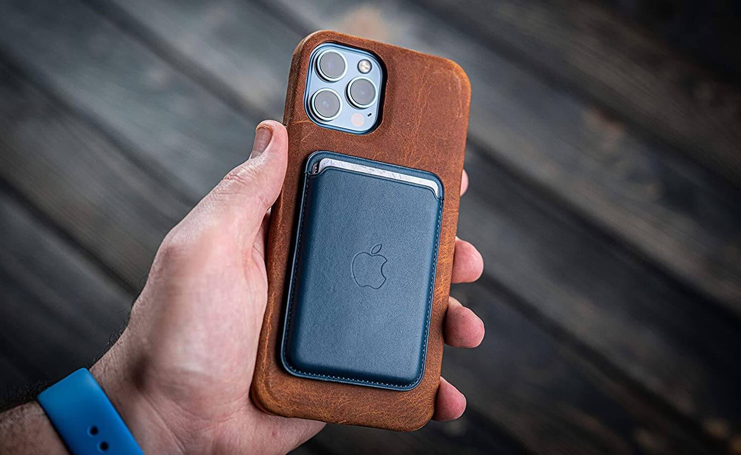 Сейчас магниты MagSafe в iPhone довольно слабо держат внешние аксессуары. Фото.