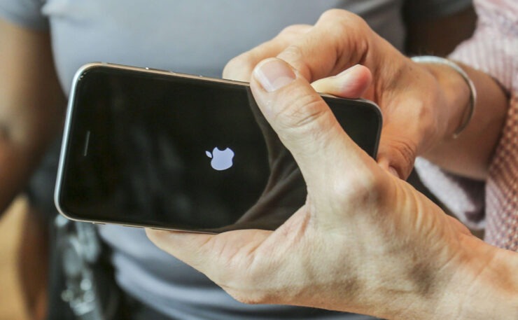 Помочь спецслужбам в поиске преступников — это хорошо. Плохо обманывать своих клиентов. Фото.