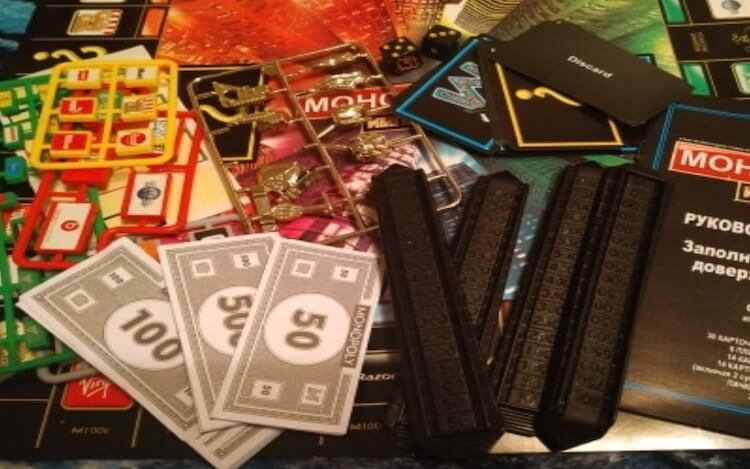 Игра монополия или коммерсант. Игра сделана очень добротно. Не то, что коммерсант с картонными карточками. Игра монополия или коммерсант. Игра сделана очень добротно. Не то, что коммерсант с картонными карточками. Фото.